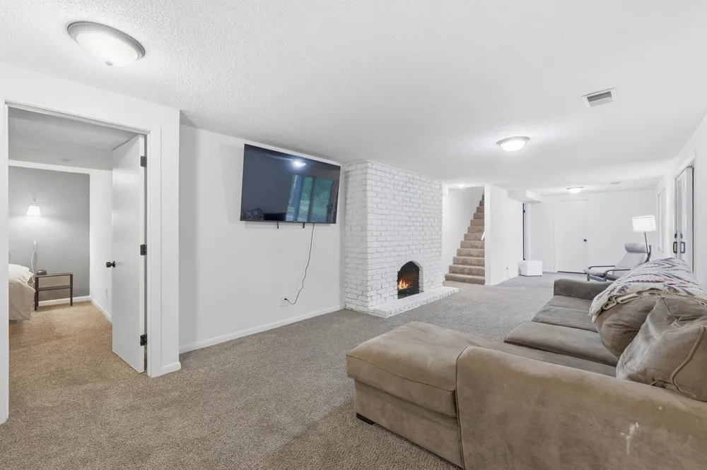 135 Sabra Court Apple Valley, MN 55124