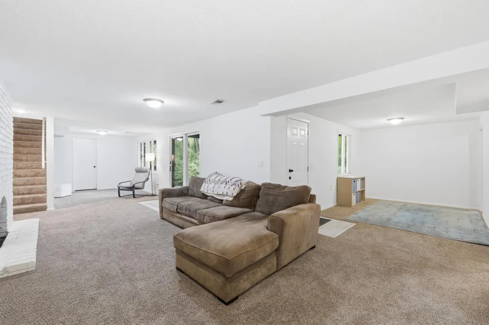 135 Sabra Court Apple Valley, MN 55124
