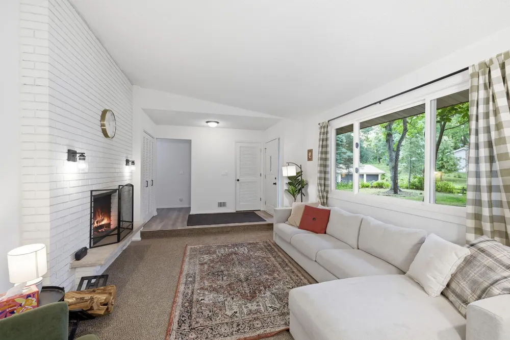 135 Sabra Court Apple Valley, MN 55124