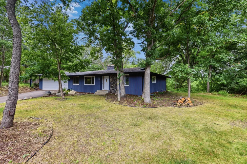 135 Sabra Court Apple Valley, MN 55124