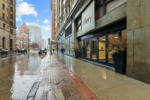 350 Saint Peter Street #512