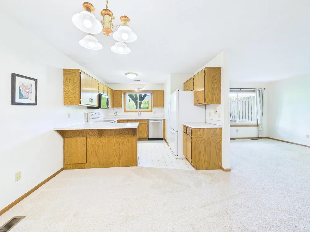 7598 13th Street Oakdale, MN 55128