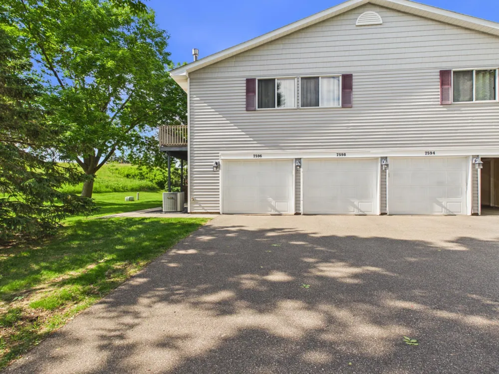 7598 13th Street Oakdale, MN 55128