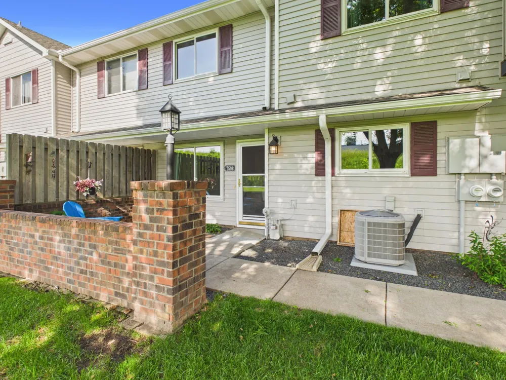 7598 13th Street Oakdale, MN 55128
