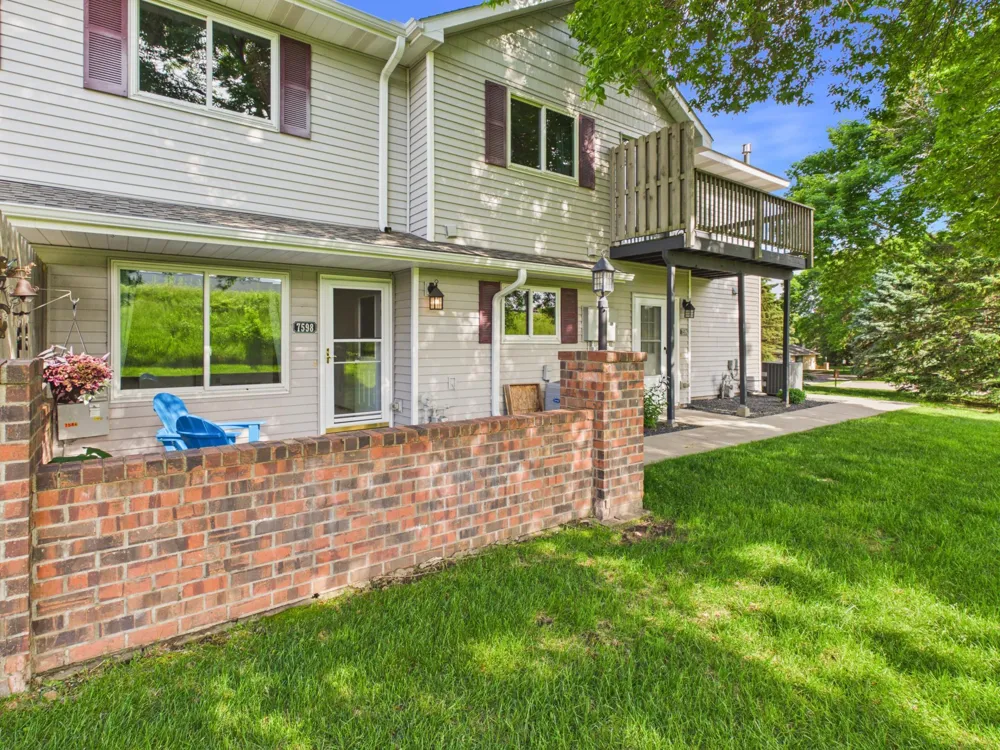 7598 13th Street Oakdale, MN 55128