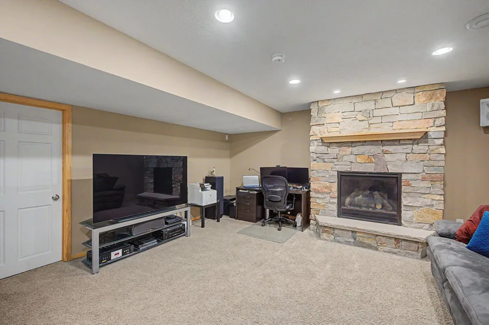 9906 Scott Avenue Brooklyn Park, MN 55443