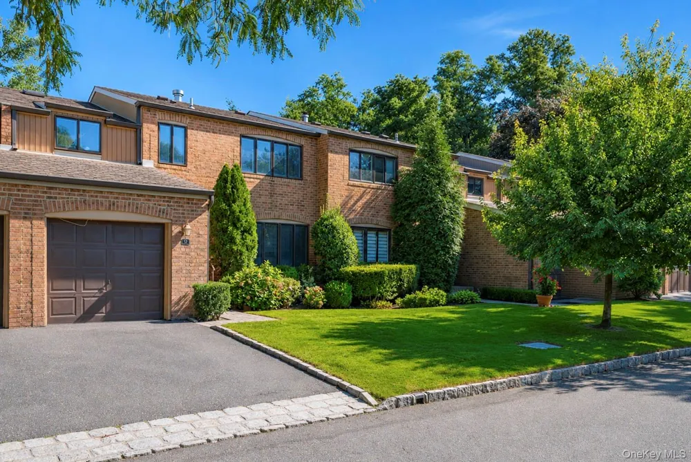 95 Windsor Gate Drive New Hyde Park, NY 11040