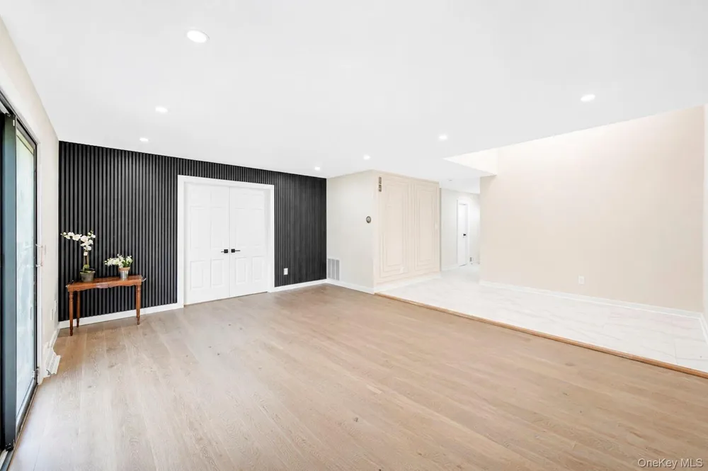95 Windsor Gate Drive New Hyde Park, NY 11040