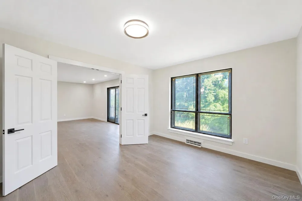95 Windsor Gate Drive New Hyde Park, NY 11040