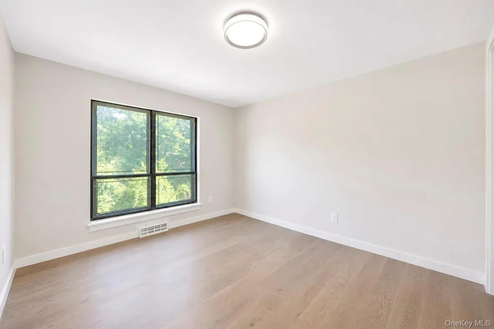 95 Windsor Gate Drive New Hyde Park, NY 11040