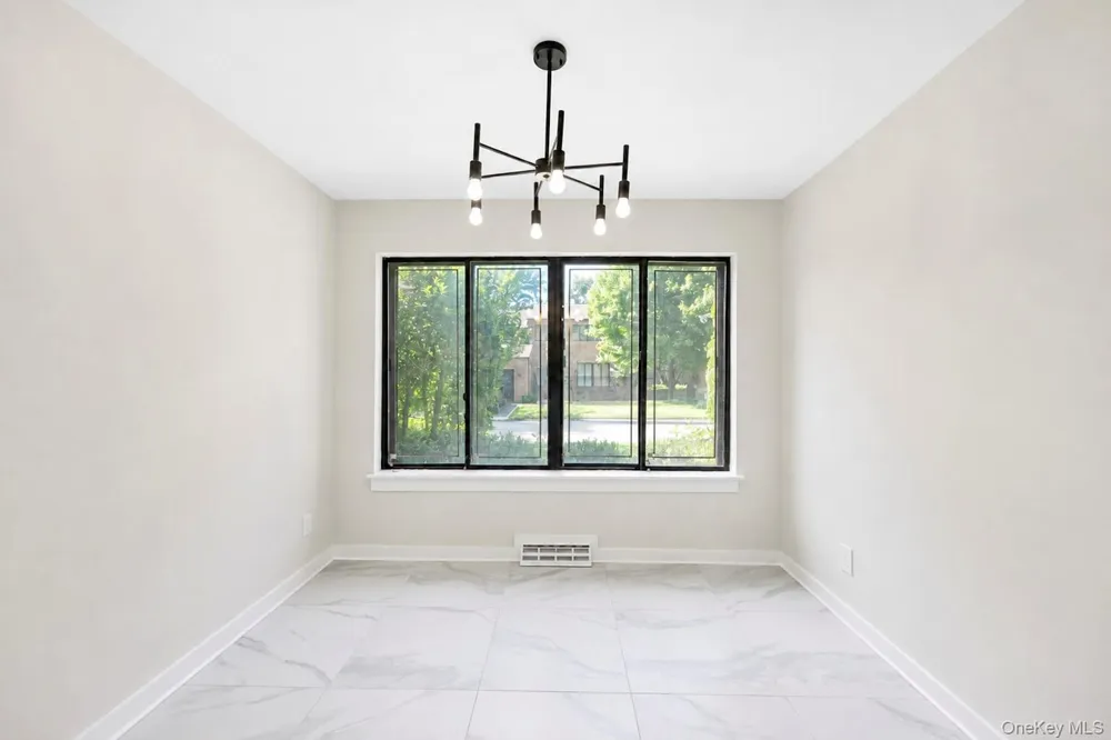 95 Windsor Gate Drive New Hyde Park, NY 11040