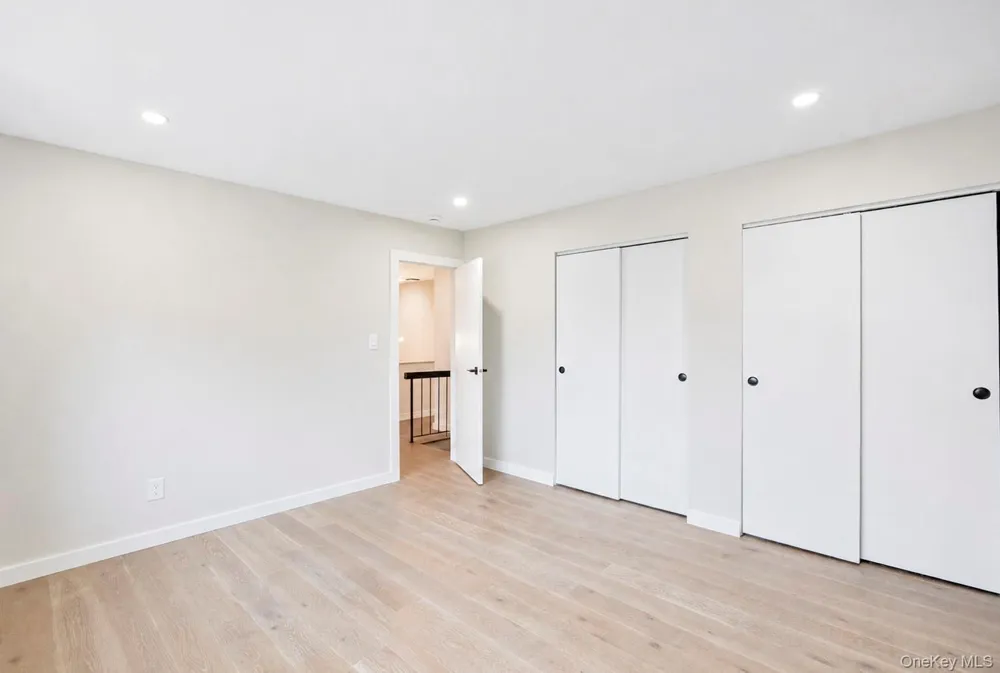 95 Windsor Gate Drive New Hyde Park, NY 11040
