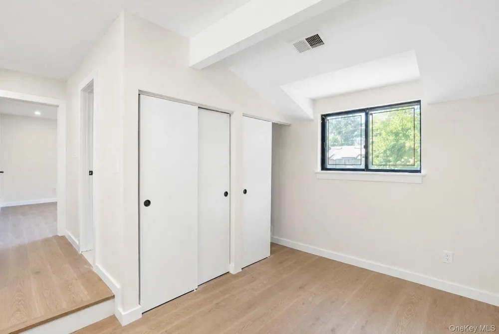 95 Windsor Gate Drive New Hyde Park, NY 11040