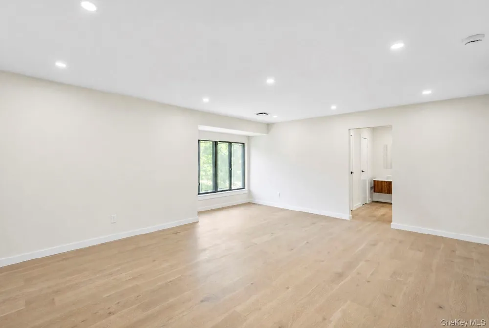 95 Windsor Gate Drive New Hyde Park, NY 11040