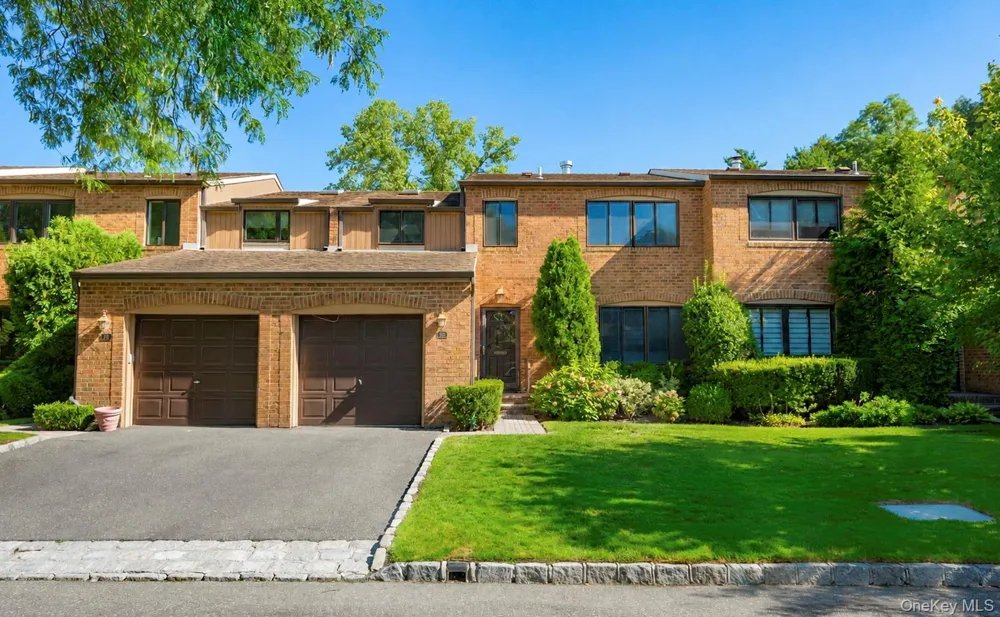 95 Windsor Gate Drive New Hyde Park, NY 11040