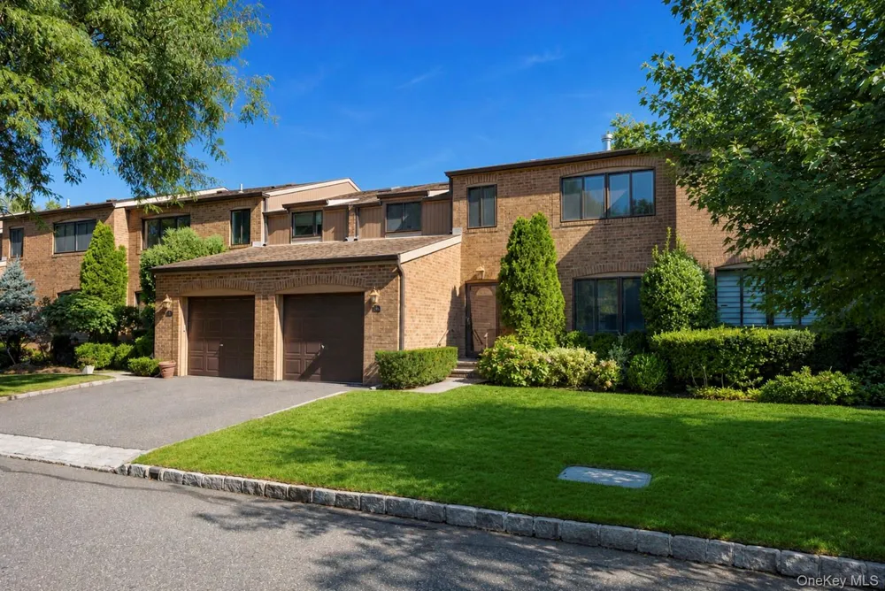 95 Windsor Gate Drive New Hyde Park, NY 11040
