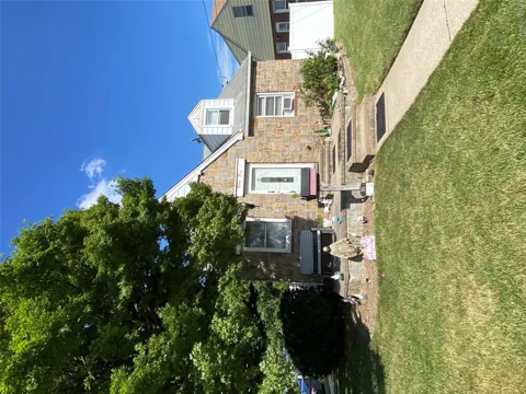 35 Nassau Boulevard