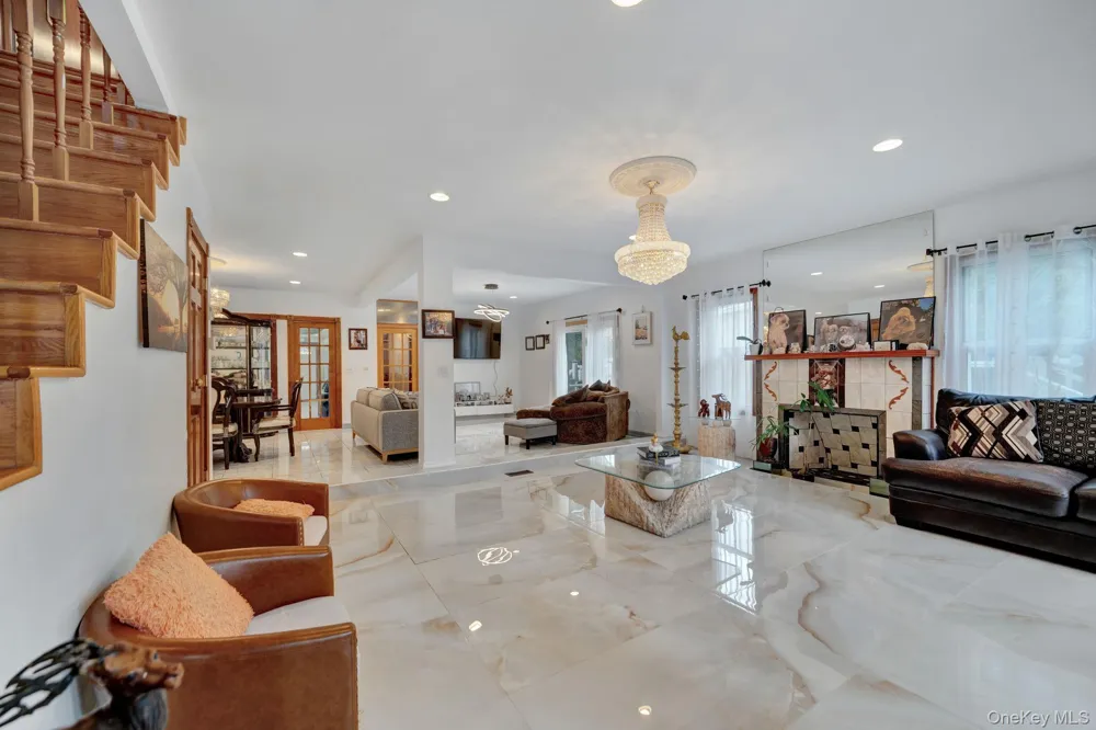 19014 Haywood Road Hollis, NY 11423