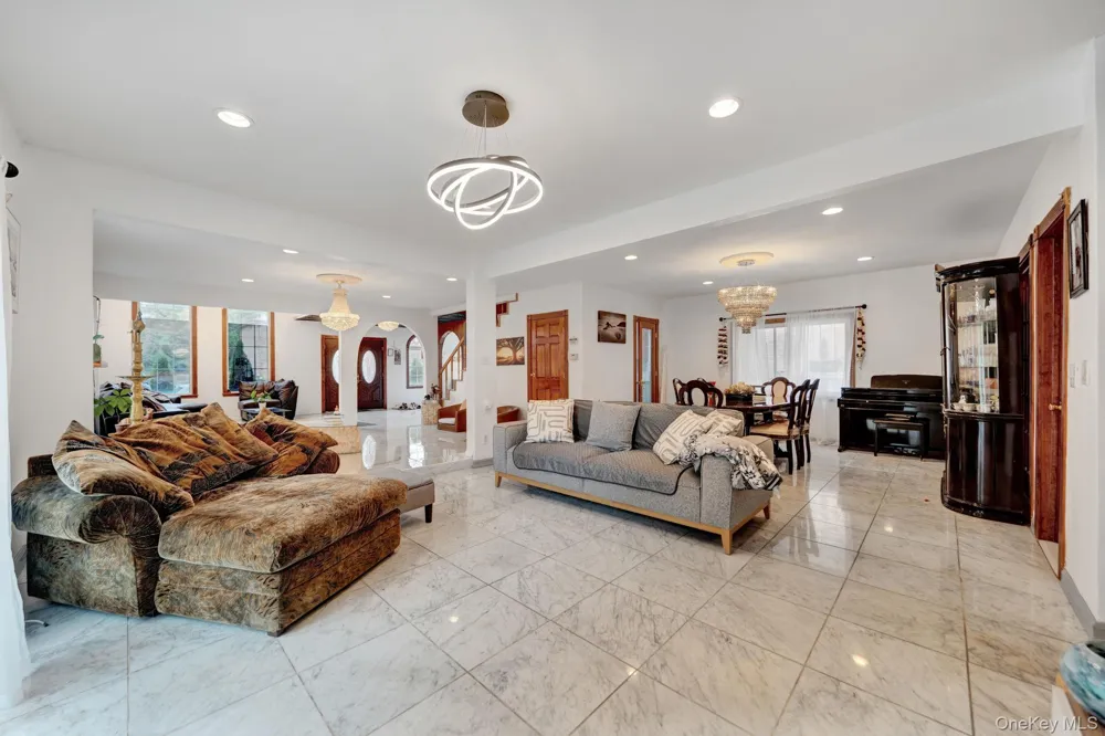 19014 Haywood Road Hollis, NY 11423