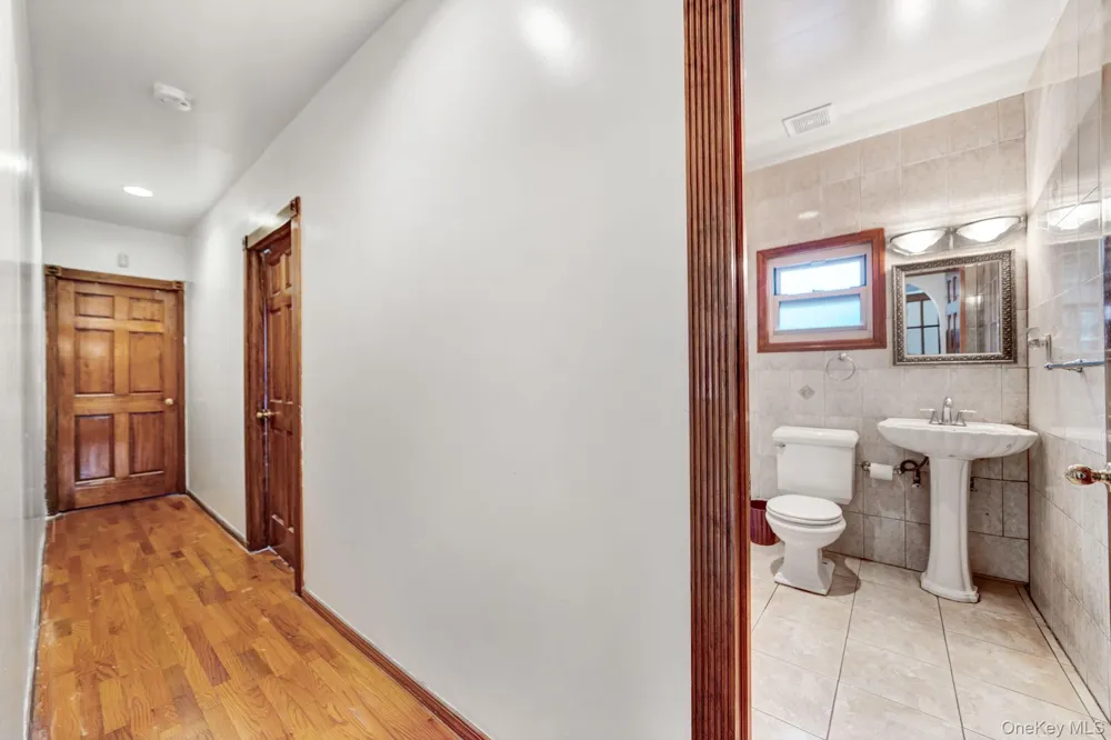 19014 Haywood Road Hollis, NY 11423