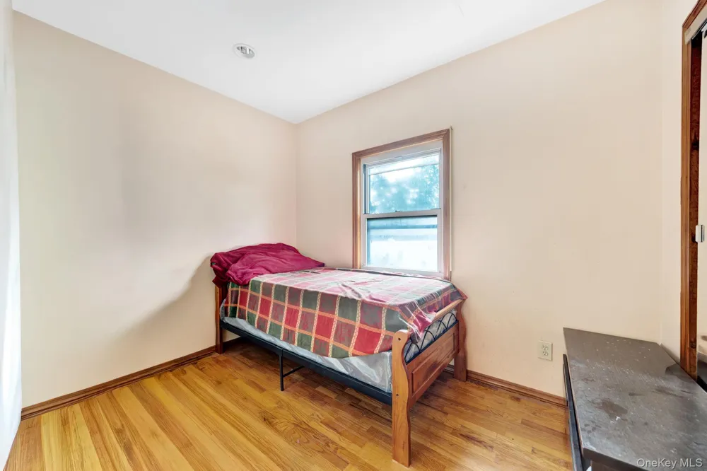 19014 Haywood Road Hollis, NY 11423