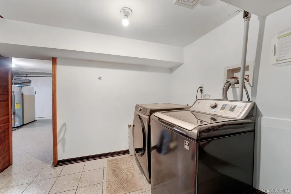 19014 Haywood Road Hollis, NY 11423