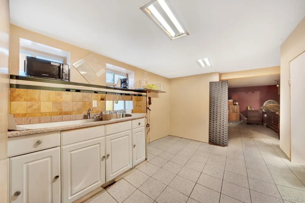 19014 Haywood Road Hollis, NY 11423