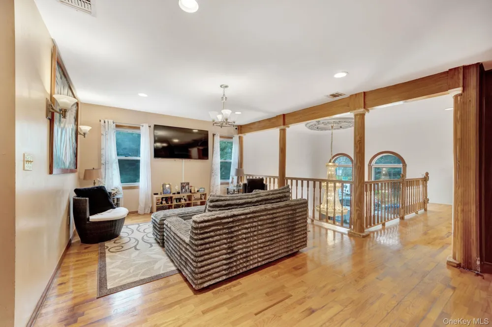 19014 Haywood Road Hollis, NY 11423
