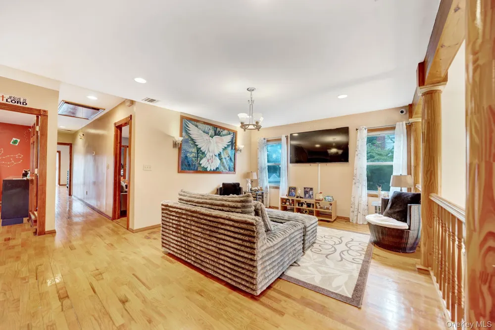 19014 Haywood Road Hollis, NY 11423