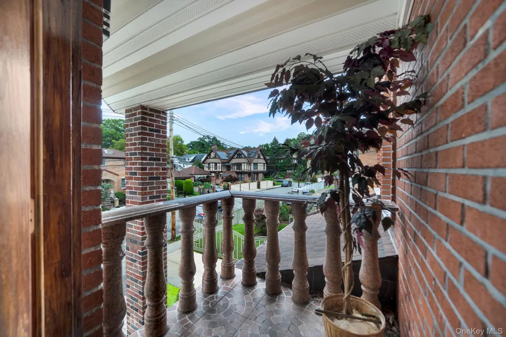 19014 Haywood Road Hollis, NY 11423