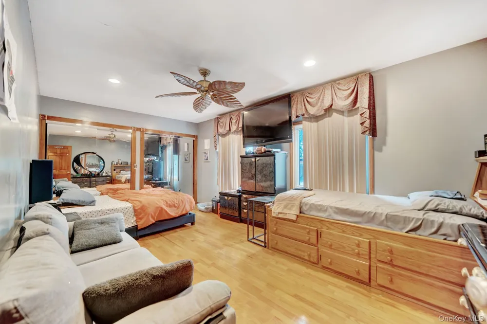 19014 Haywood Road Hollis, NY 11423