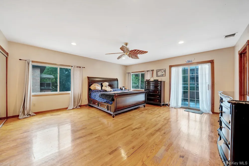 19014 Haywood Road Hollis, NY 11423