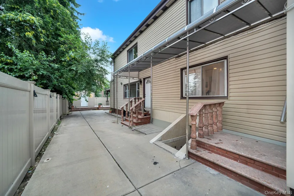 19014 Haywood Road Hollis, NY 11423