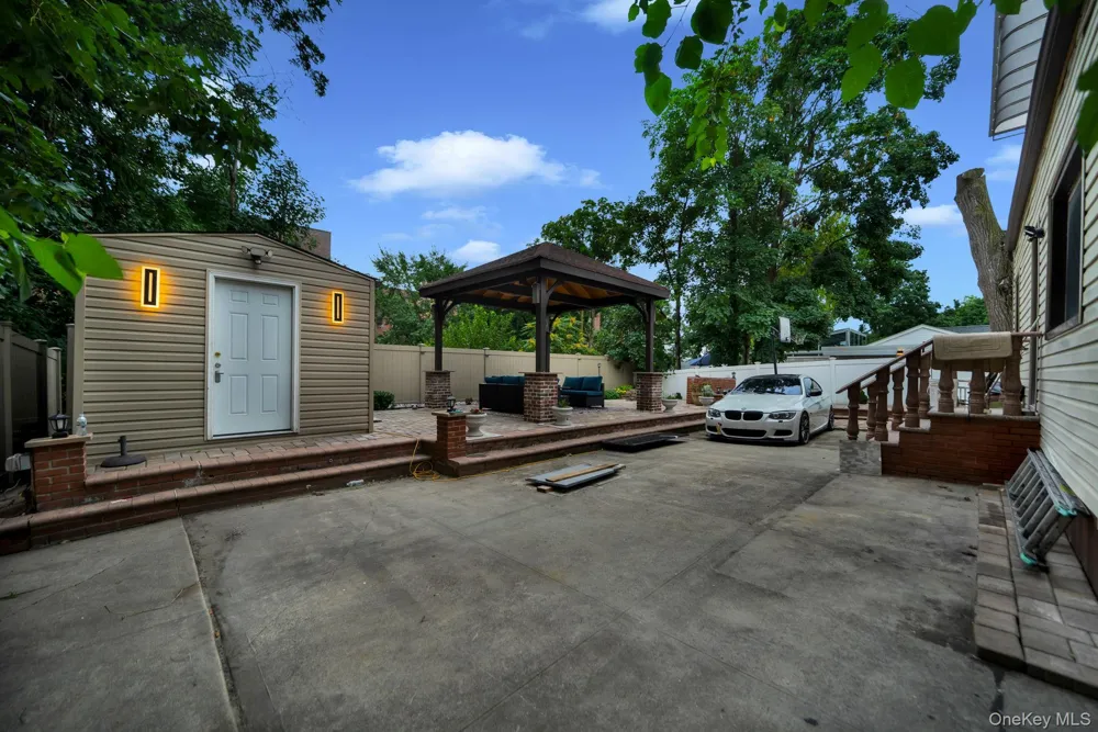19014 Haywood Road Hollis, NY 11423