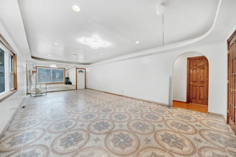 19014 Haywood Road Hollis, NY 11423