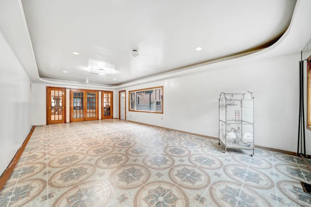 19014 Haywood Road Hollis, NY 11423