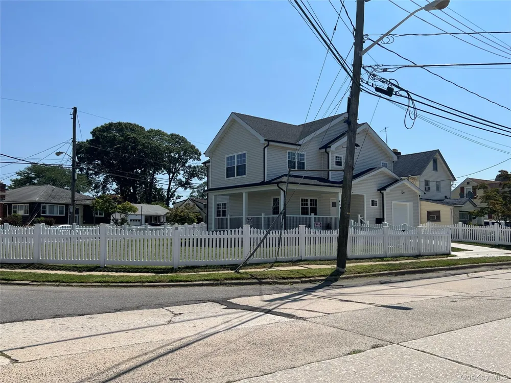 403 S Bayview Avenue Freeport, NY 11520