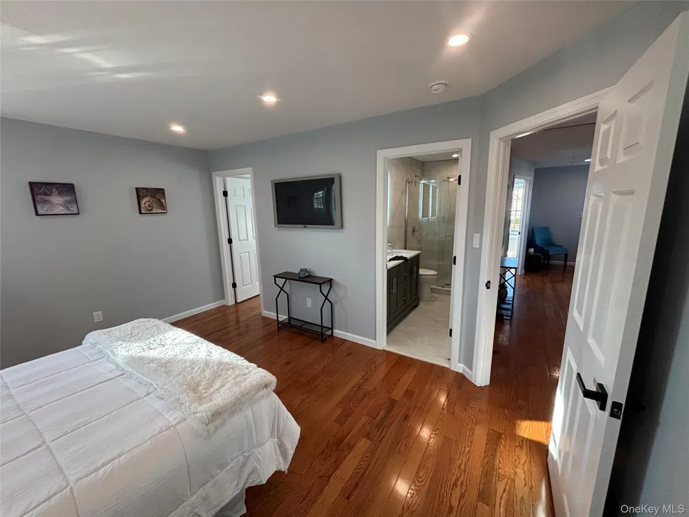 403 S Bayview Avenue Freeport, NY 11520