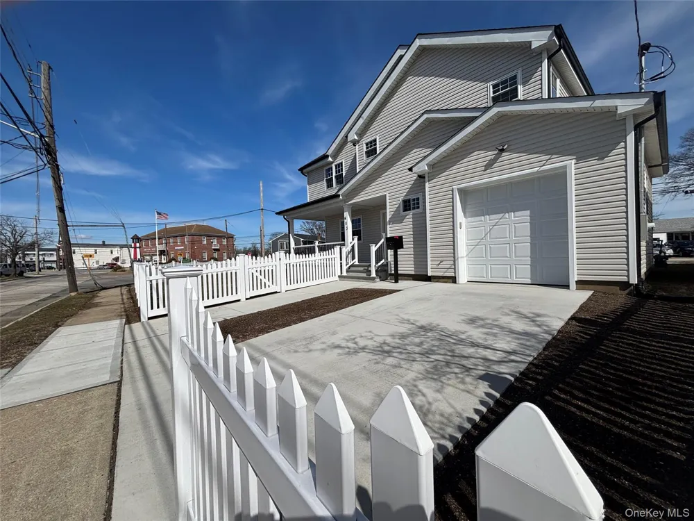 403 S Bayview Avenue Freeport, NY 11520