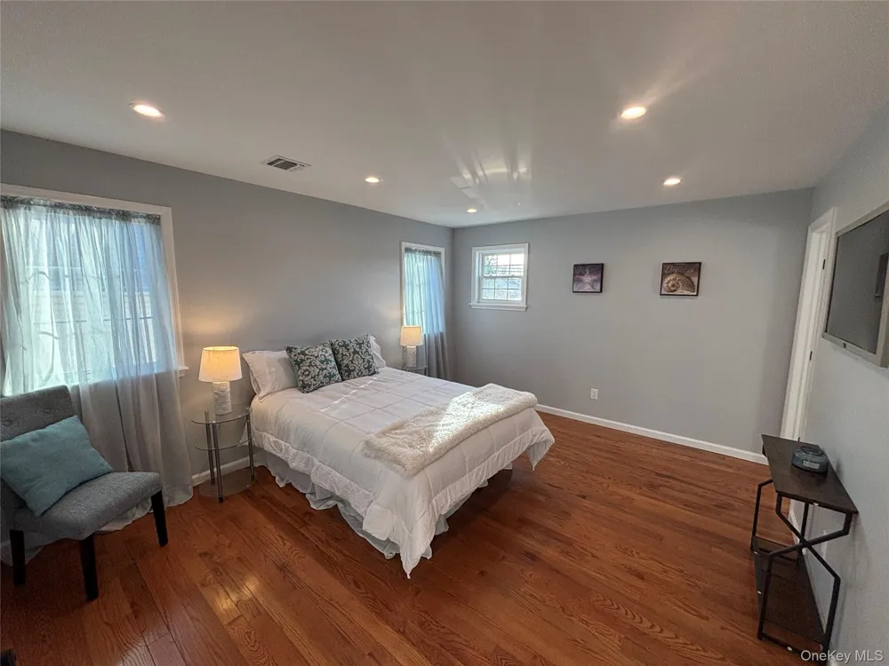 403 S Bayview Avenue Freeport, NY 11520