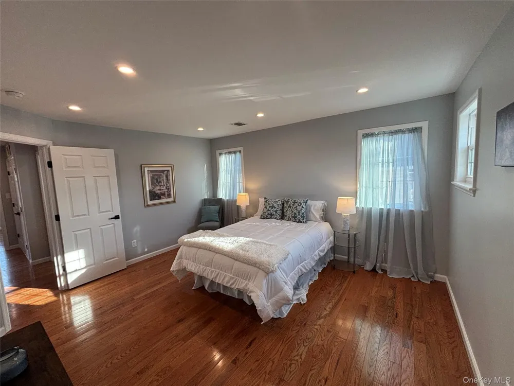 403 S Bayview Avenue Freeport, NY 11520
