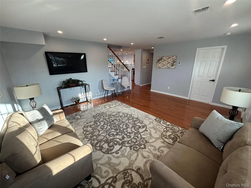 403 S Bayview Avenue Freeport, NY 11520