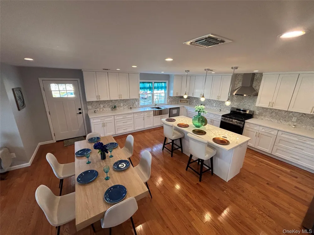 403 S Bayview Avenue Freeport, NY 11520