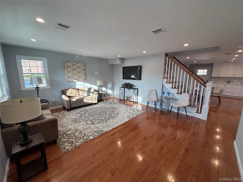 403 S Bayview Avenue Freeport, NY 11520