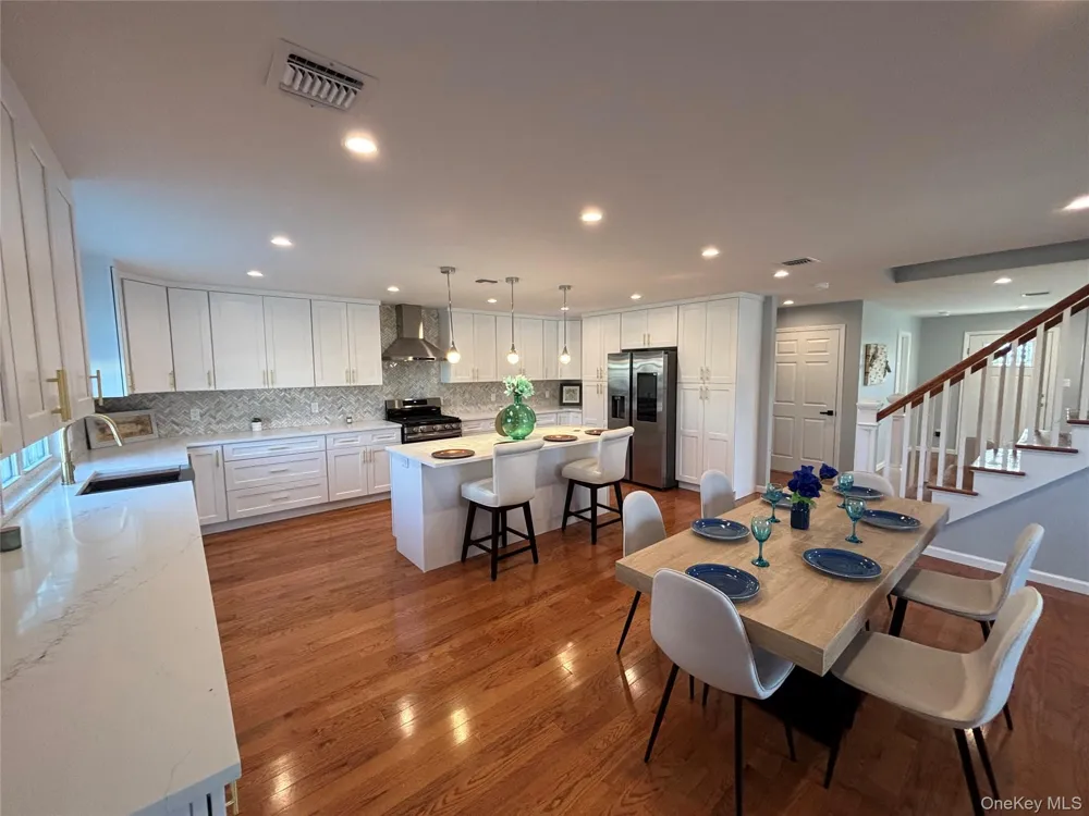 403 S Bayview Avenue Freeport, NY 11520