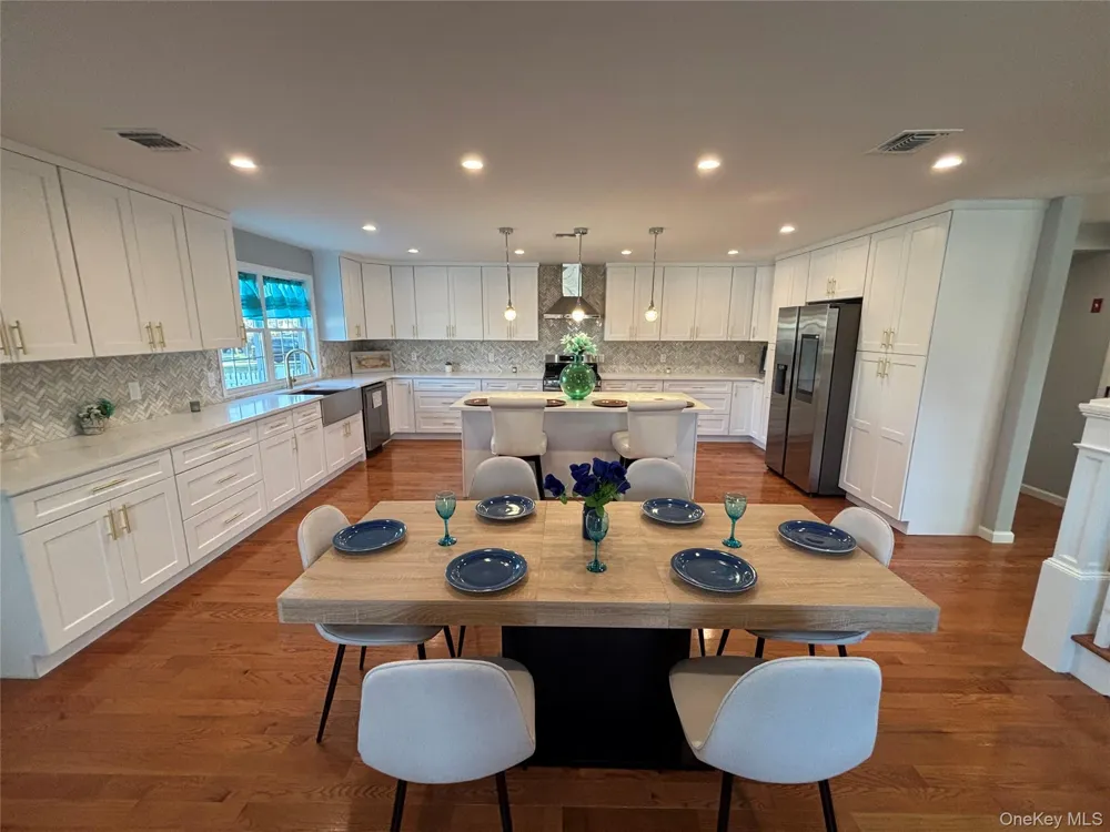 403 S Bayview Avenue Freeport, NY 11520