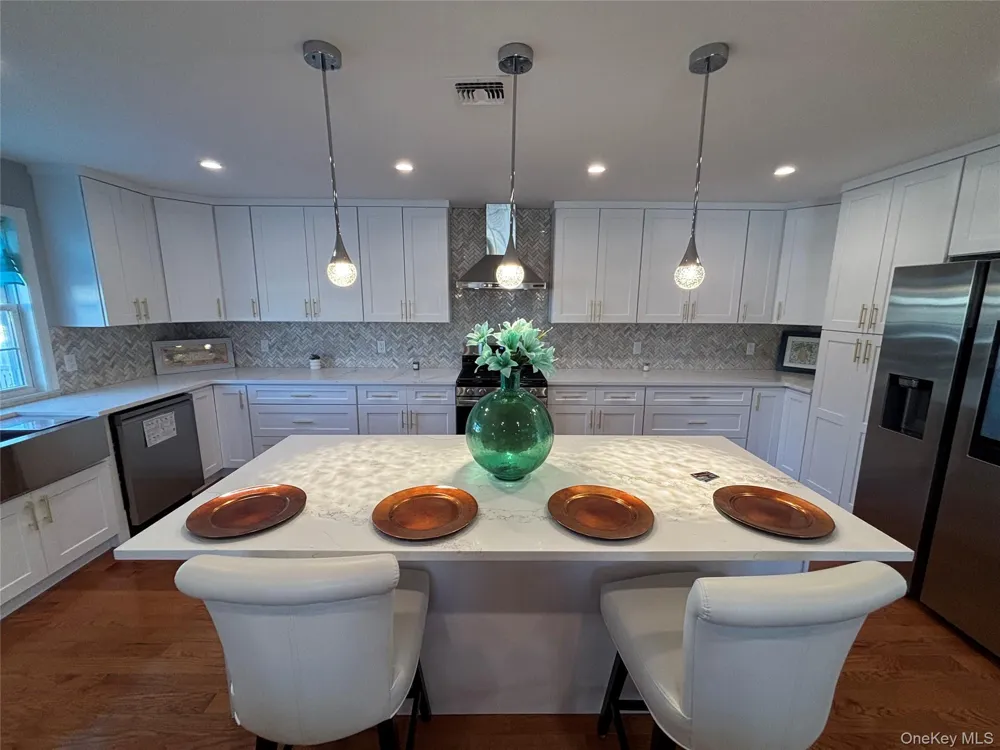 403 S Bayview Avenue Freeport, NY 11520