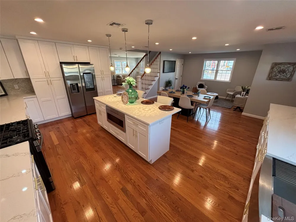 403 S Bayview Avenue Freeport, NY 11520