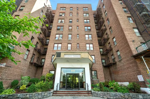 650 Warburton Avenue #6M