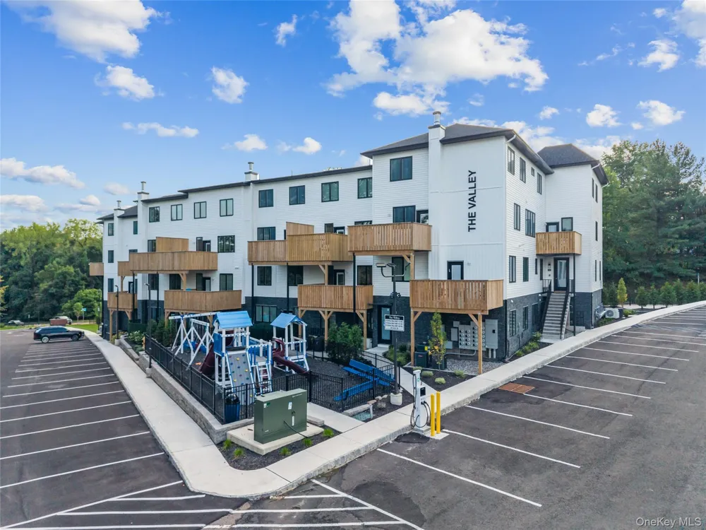 7 Valley Way #220 Spring Valley, NY 10977